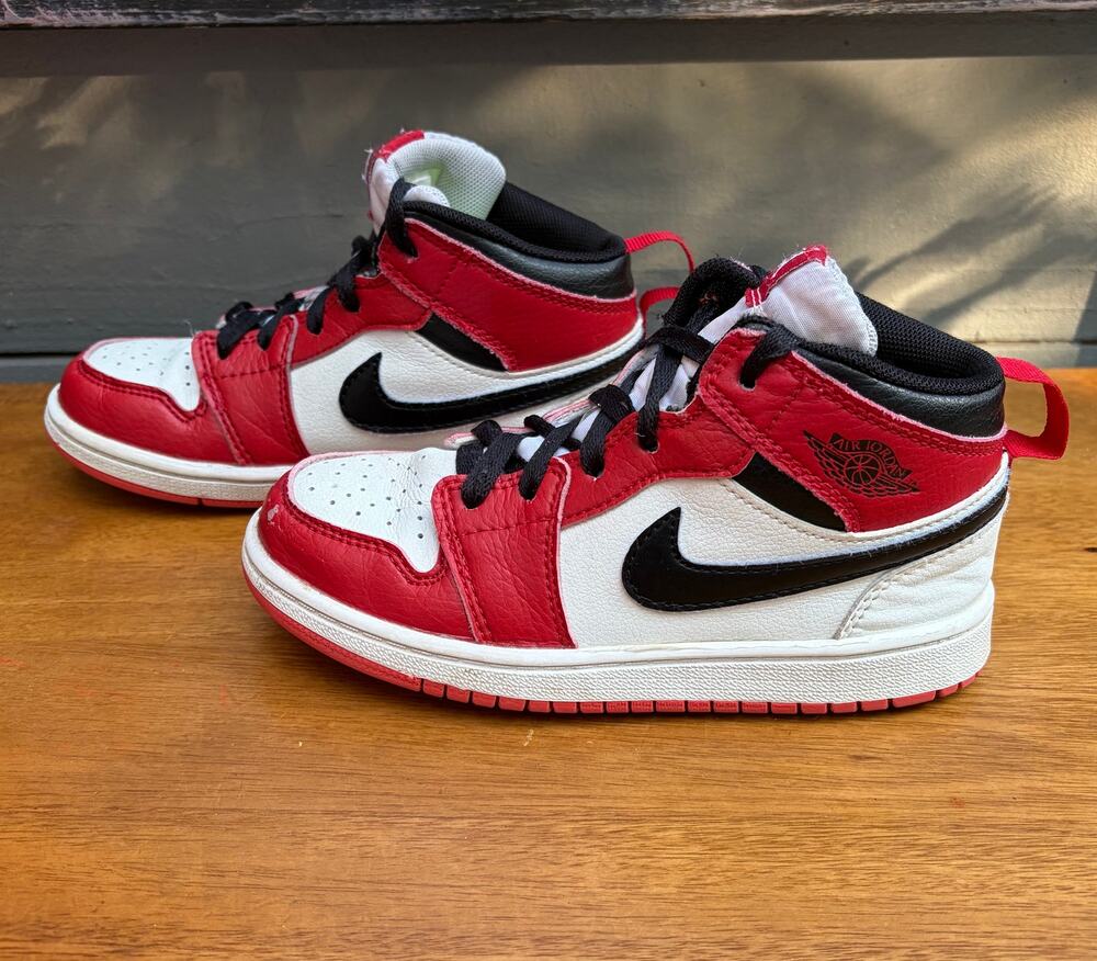 Nike Air Jordan 1 Mid PS Chicago White Gym Red Black Kids Size 1Y 554724-173